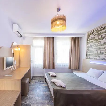 Bora Bora Butik מלון 3*